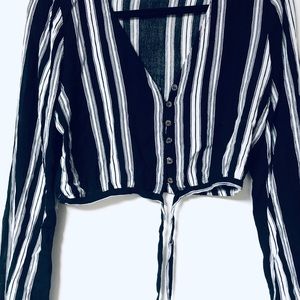 Pacsun Black cropped long sleeve blouse (small)